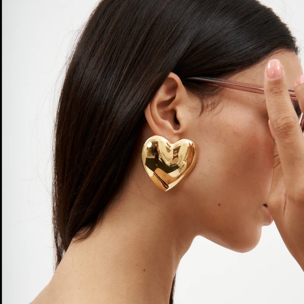 HEAVEN MAYHEM Amour Earrings in Gold